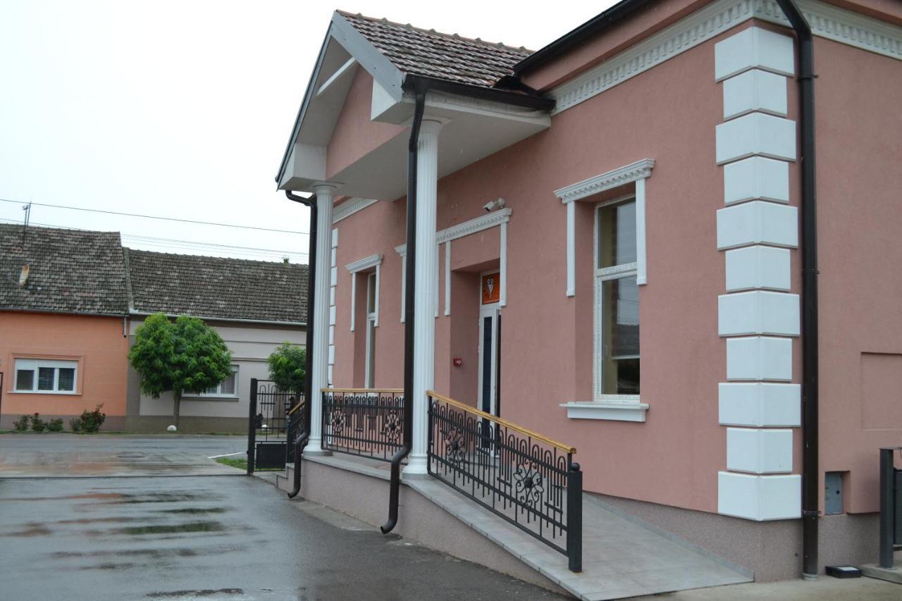 Отель Sobe Sova Кикинда Экстерьер фото